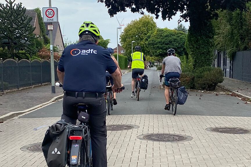 Radtour ADFC Waltrop Radfahrer des ADFC Waltrop von hinten