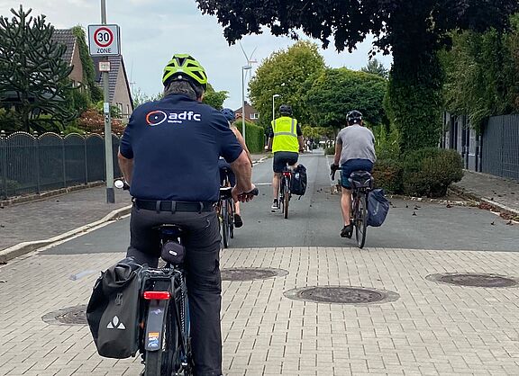 Radfahrer des ADFC Waltrop von hinten